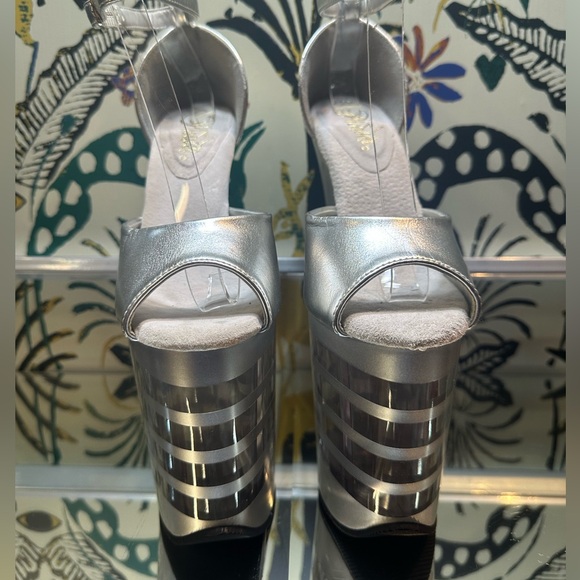 Pleaser Silver Platform High Heels - Picture 2 of 9